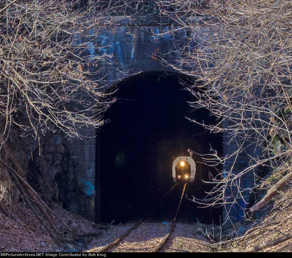 ESPN 1804 entering the north end of Dillingersville Tunnel